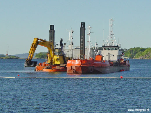 Transport 052 - Backhoe dredges - Equipment | Dredging Database