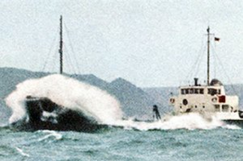 Sand Dart riding rough seas