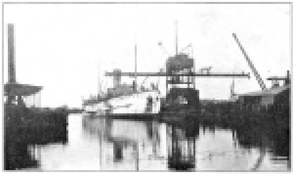 USED Dredge Ancon taking on coal at Cristobal, Panama Canal Zone, circa 1904-1