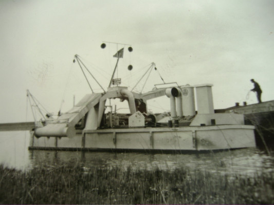 Noord Holland - barge unloading dredger