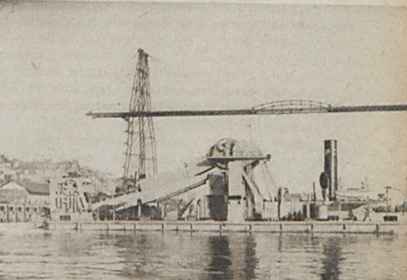 La Travaiileus near the Pont Transbordeur (Nantes) near the ACB shipyard