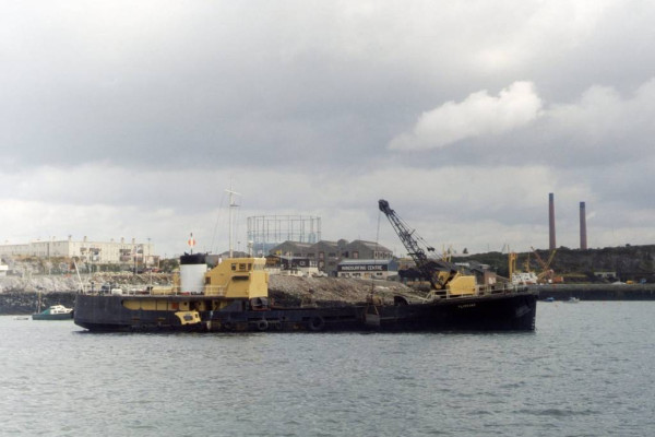 Plymsand grab hopper dredger
