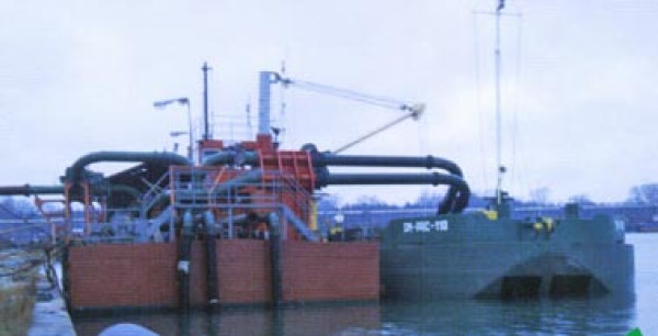 Ela barge unloading dredger