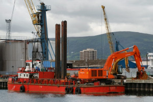 Red Fighter - backhoe dredge