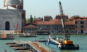 Argentino - clamshell dredger