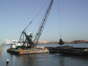 Beaver clamshell dredger