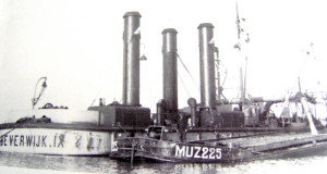 Beverwijk IX barge unloading dredger