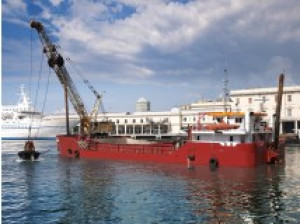 Bonita - grab dredger