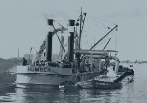 Humber ( A.B. 22 ) Barge unloading dredger