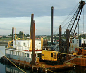 Drague D-7clamshell dredger