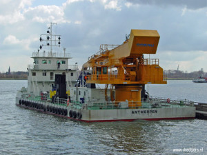 De Neus - backhoe dredge