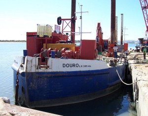 Douro - backhoe dredge