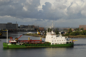 Dzelme - trailing suction hopper and grab   dredger