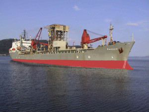 Sandpiper stone dumping and fallpipe vessel pipe burying