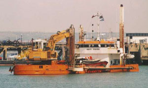 Grete Fighter - backhoe dredge