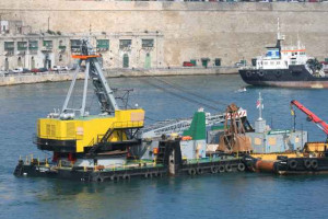 Il Gidiem - clamshell dredger