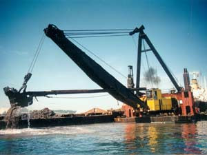 Dredge Shovelmaster - backhoe dredge