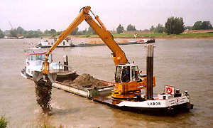 Labor - grab dredger