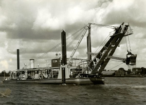 dipper dredger Waltair