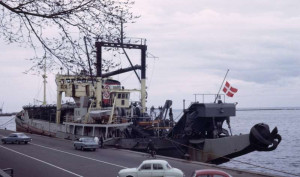 Mayas trailing suction hopper and cutter dredger