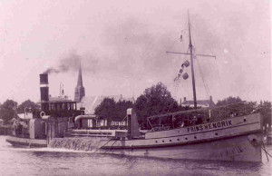 Prins Hendrik - suction hopper dredger with pipe to the front