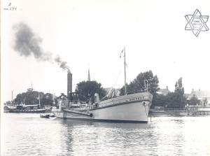 Quo Vadis - suction hopper dredger with pipe to the front