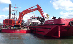 Red Fighter - backhoe dredge