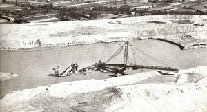 Douala - bucketdredger with conveyor