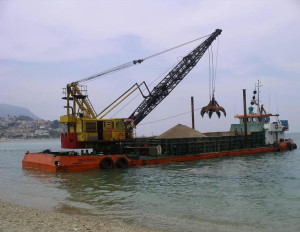 Dragonda clamshell dredger
