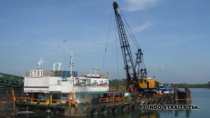 STB 1 clamshell dredger