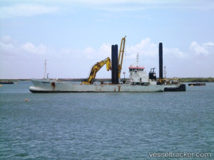 Trinidad sistership Vivtoria hopper barges