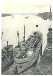 Chile- suction hopper dredger with pipe to the front