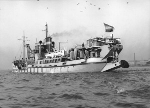 Dalnevostochnii as trailer with barge loading