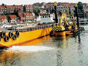 Sandsend - hopperbarge
